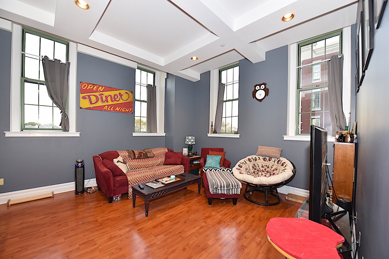 Primary Photo - 4502 Ditmars Blvd