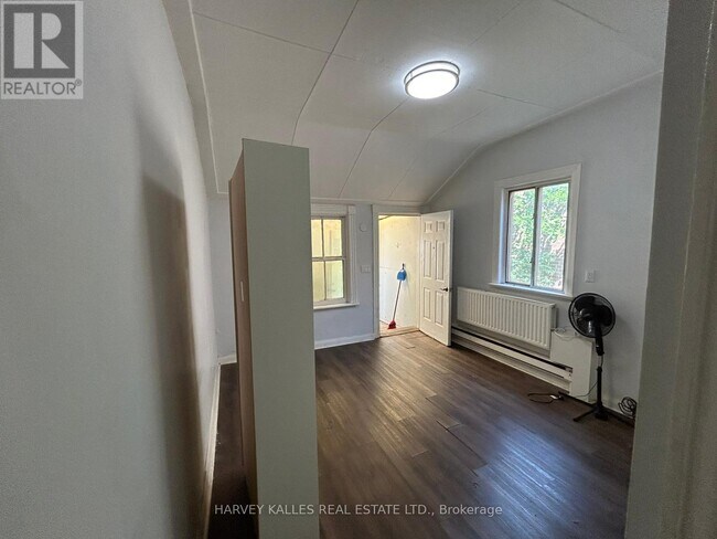 Photo du bâtiment - 1098 Bathurst Street