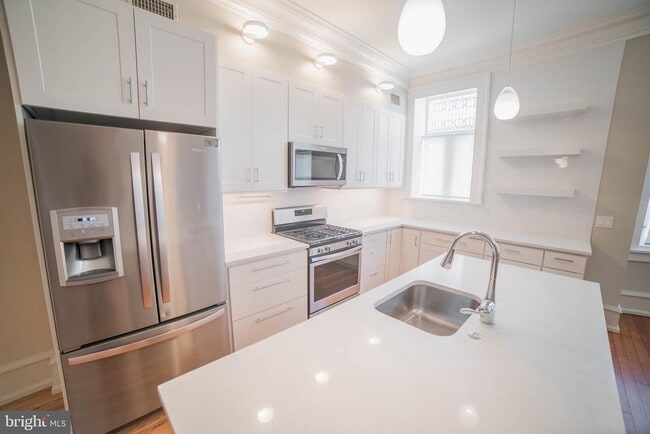 Building Photo - 2126 Locust St