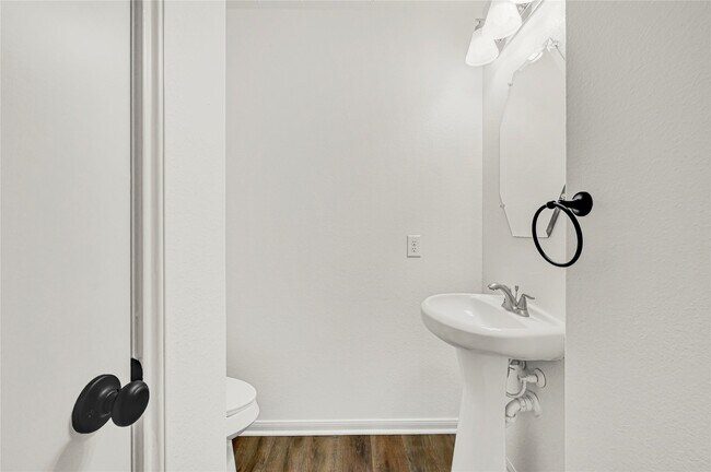 Foto del edificio - 11242 Valley Kings Dr