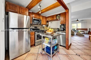 Foto del edificio - 6709 N Kendall Dr