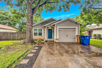 Building Photo - 9721 Holly Springs Dr