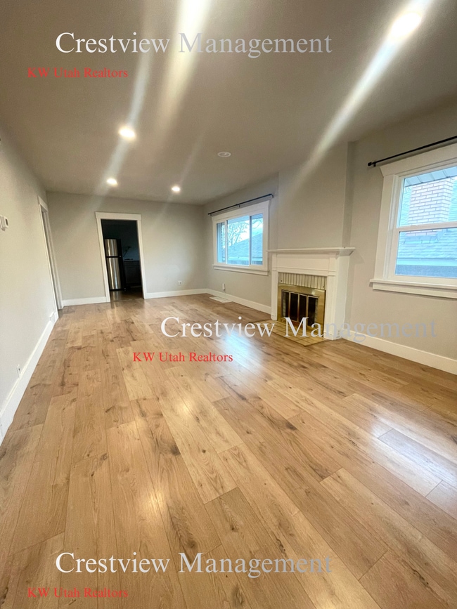 Building Photo - Deem Triplex