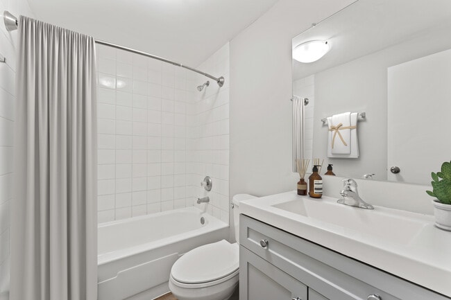 Building Photo - 294 Lorne Avenue