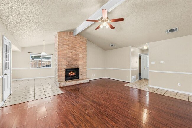 Foto del edificio - 609 Riverwood Dr