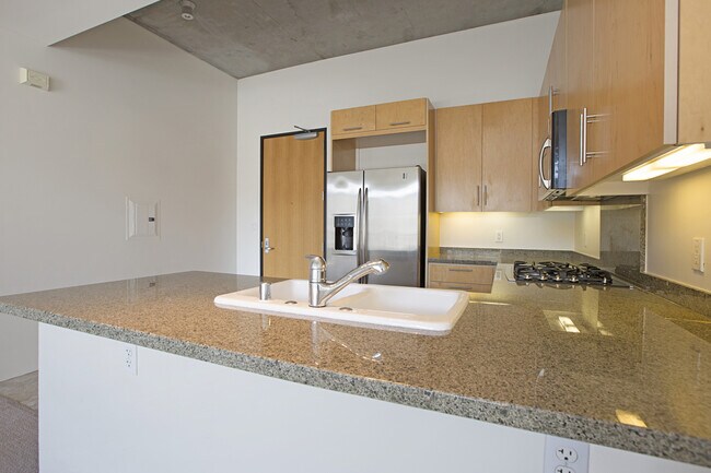 Foto del edificio - Spacious 2 Bedroom 2 Bathroom at M2i in Do...