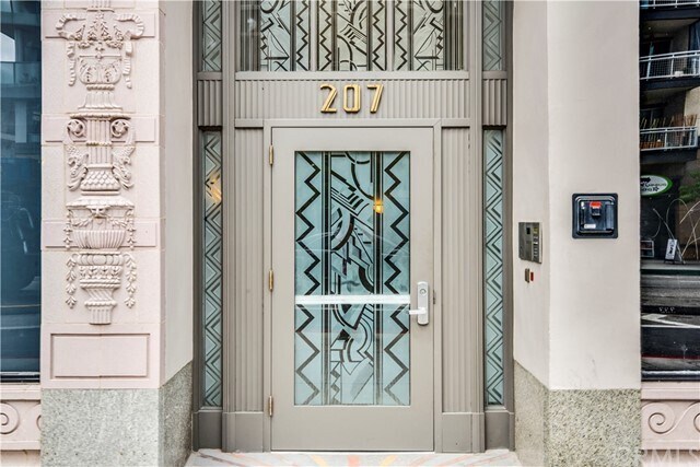 Foto del edificio - 207 E Broadway