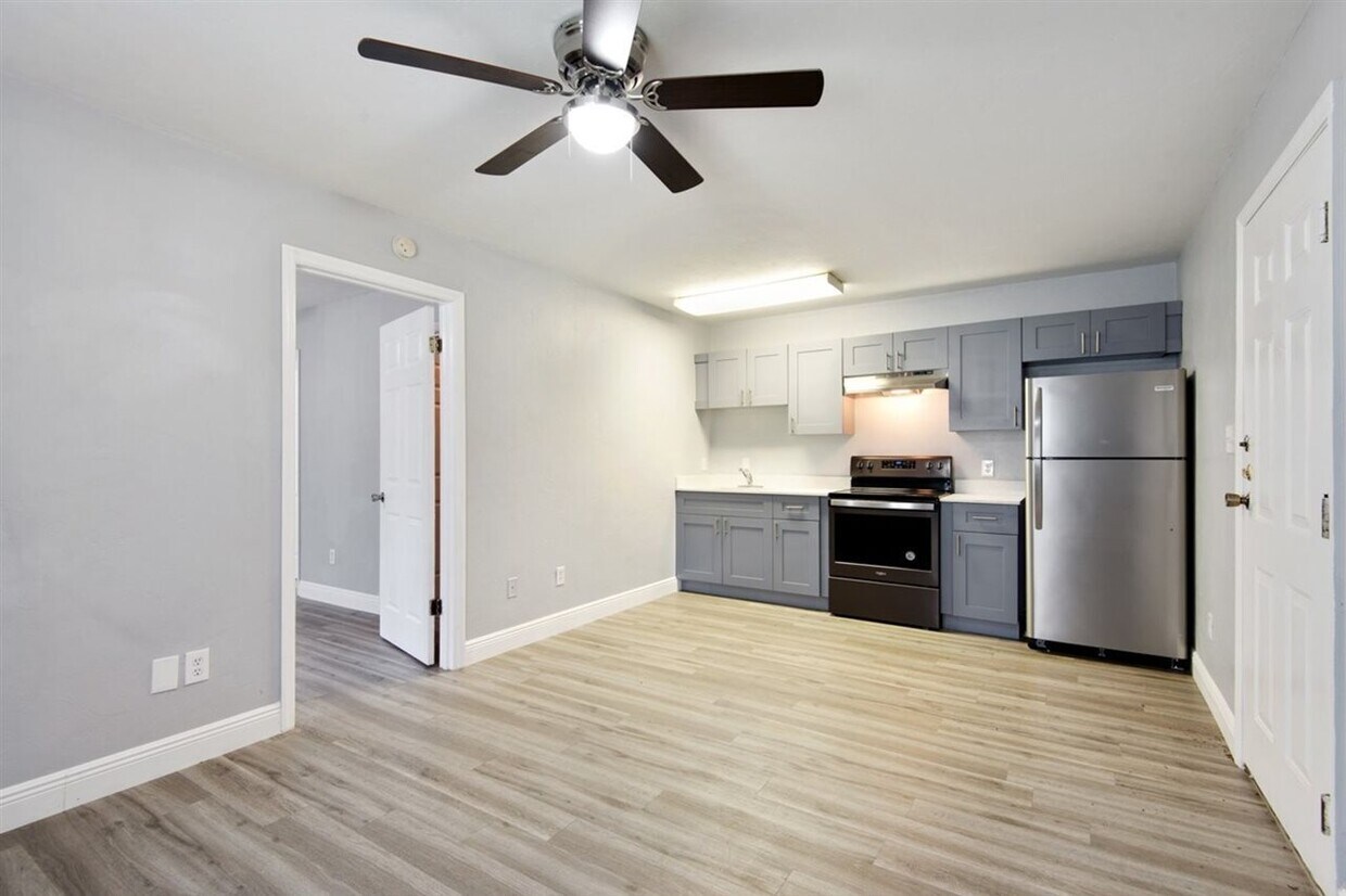 Foto principal - 214 Columbia Dr