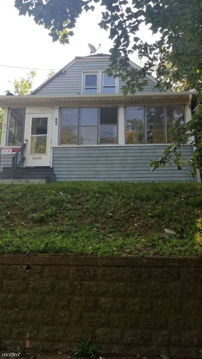 Foto del edificio - 4 br, 1 bath House - 605 Sherman Pkwy