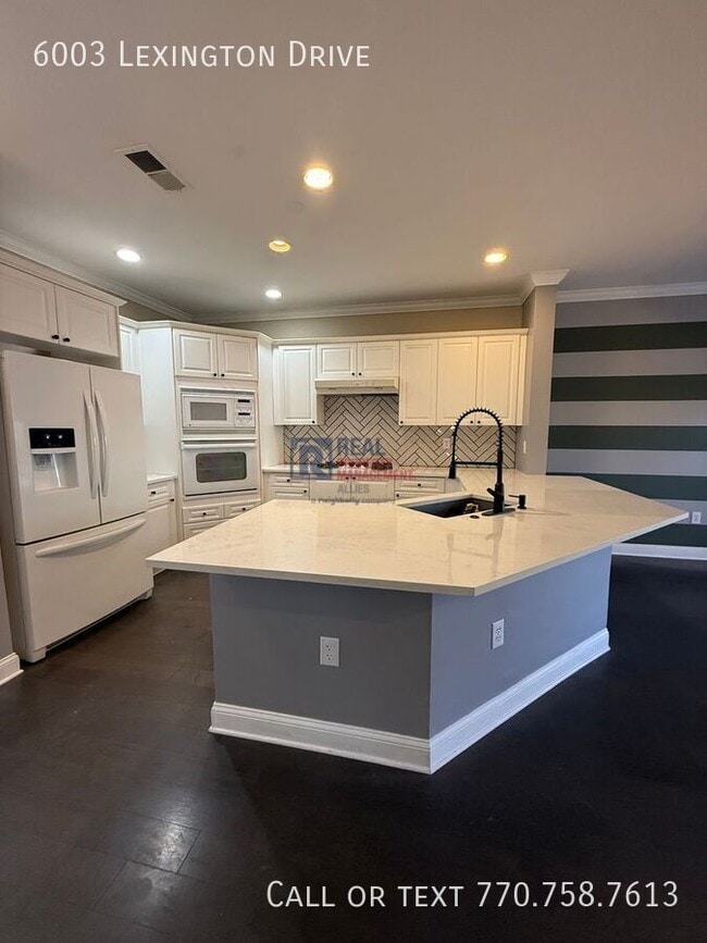 Foto del edificio - 6003 Lexington Dr