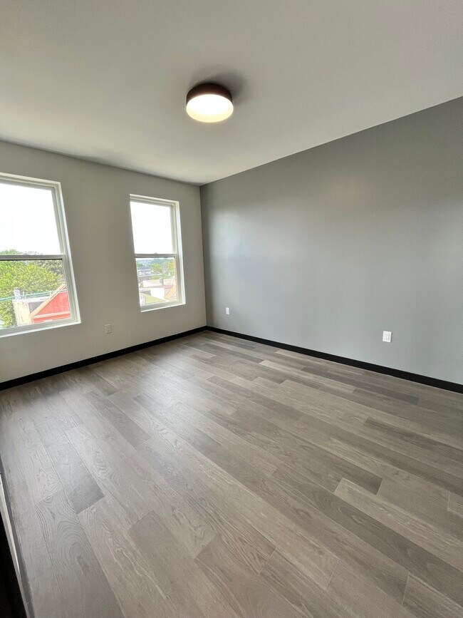 132 Mallory Ave 401 - 138 Mallory Ave