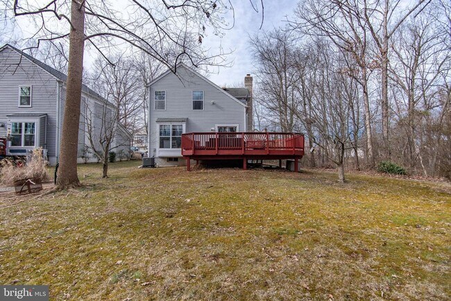 Foto del edificio - Discover this updated single family home with a garage, offering comfort and style in the sought ...