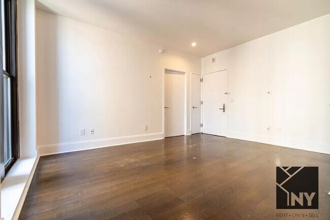 Building Photo - 3 Bedroom,  2 Bath  - Massive Space - Prim...