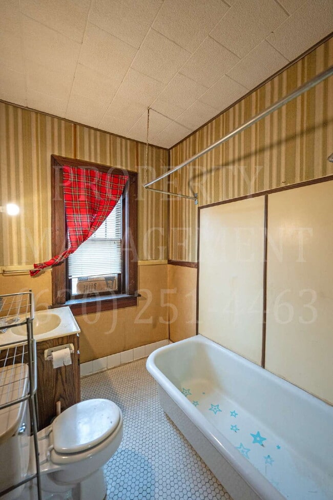 Building Photo - Studio Apartment