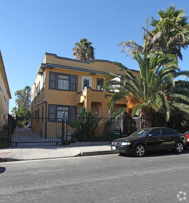 14131417 N Mansfield Ave, Los Angeles, CA 90028 Apartments in Los