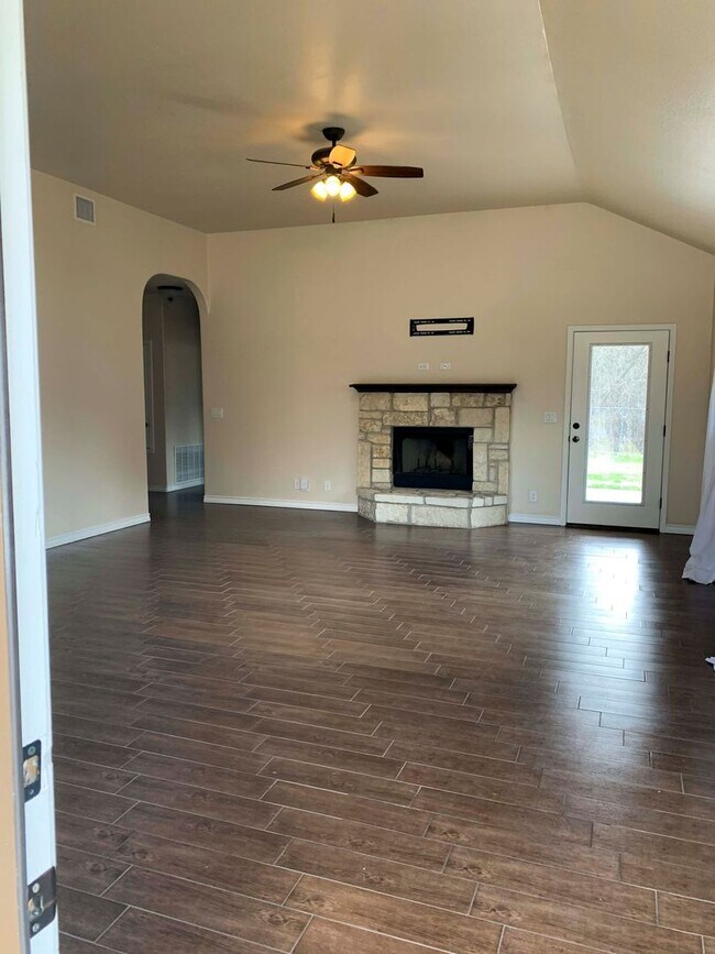 Foto del edificio - Spacious Ranch Home with Covered Patio & Greenbelt | 410 & Rittiman Rd