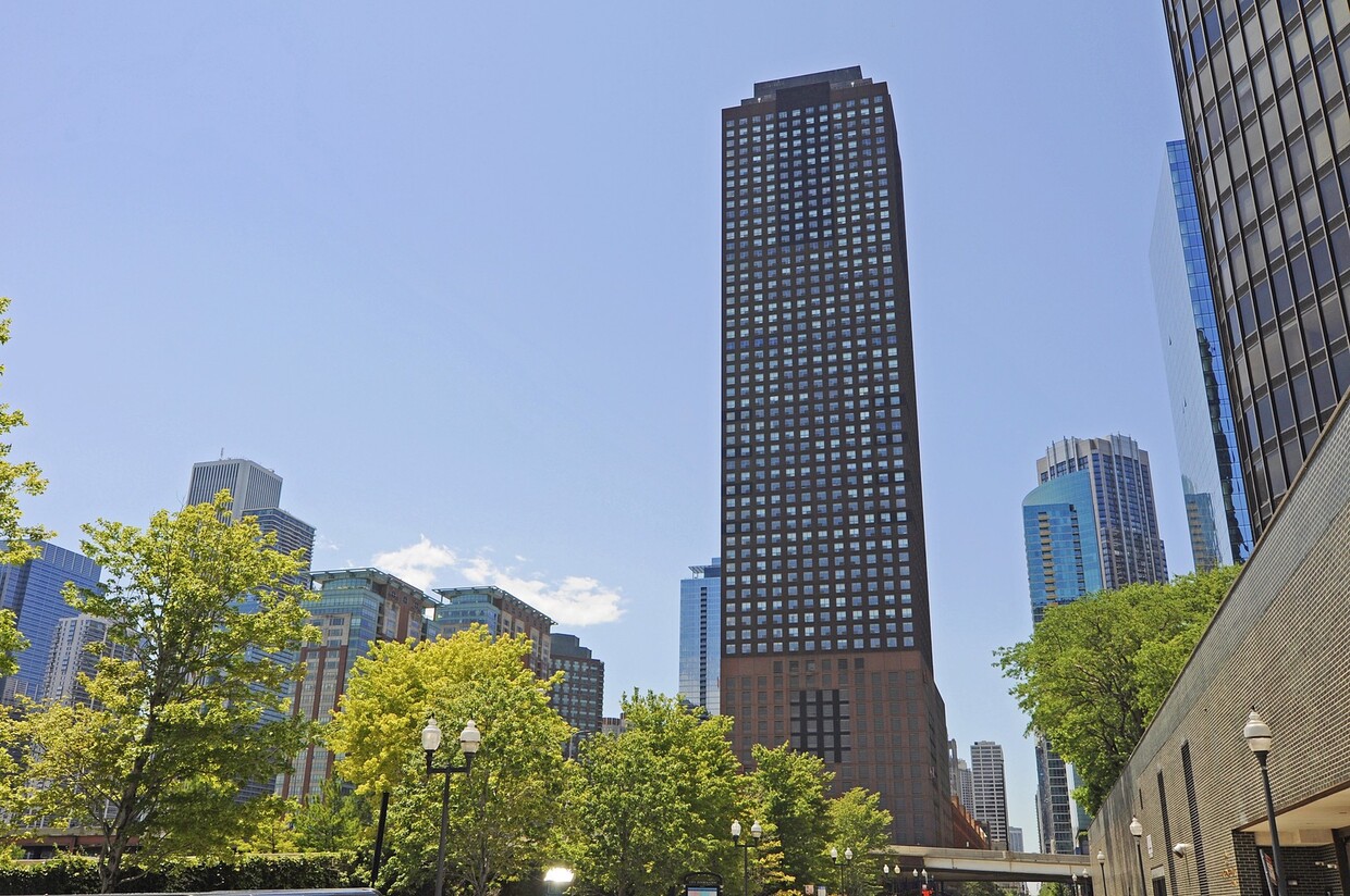 Foto principal - 474 N Lake Shore Dr