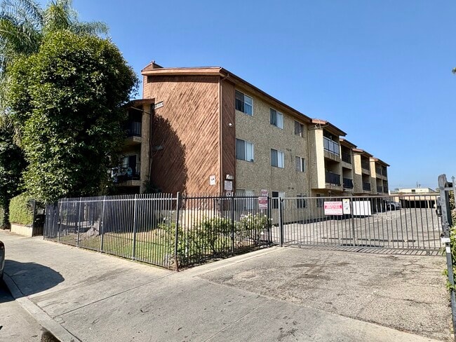 Building Photo - 8505 Columbus Ave