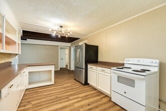 Building Photo - 159 Oak Dr