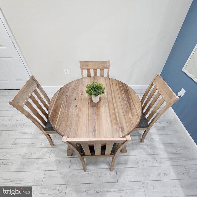 Building Photo - 255 S Pickett St