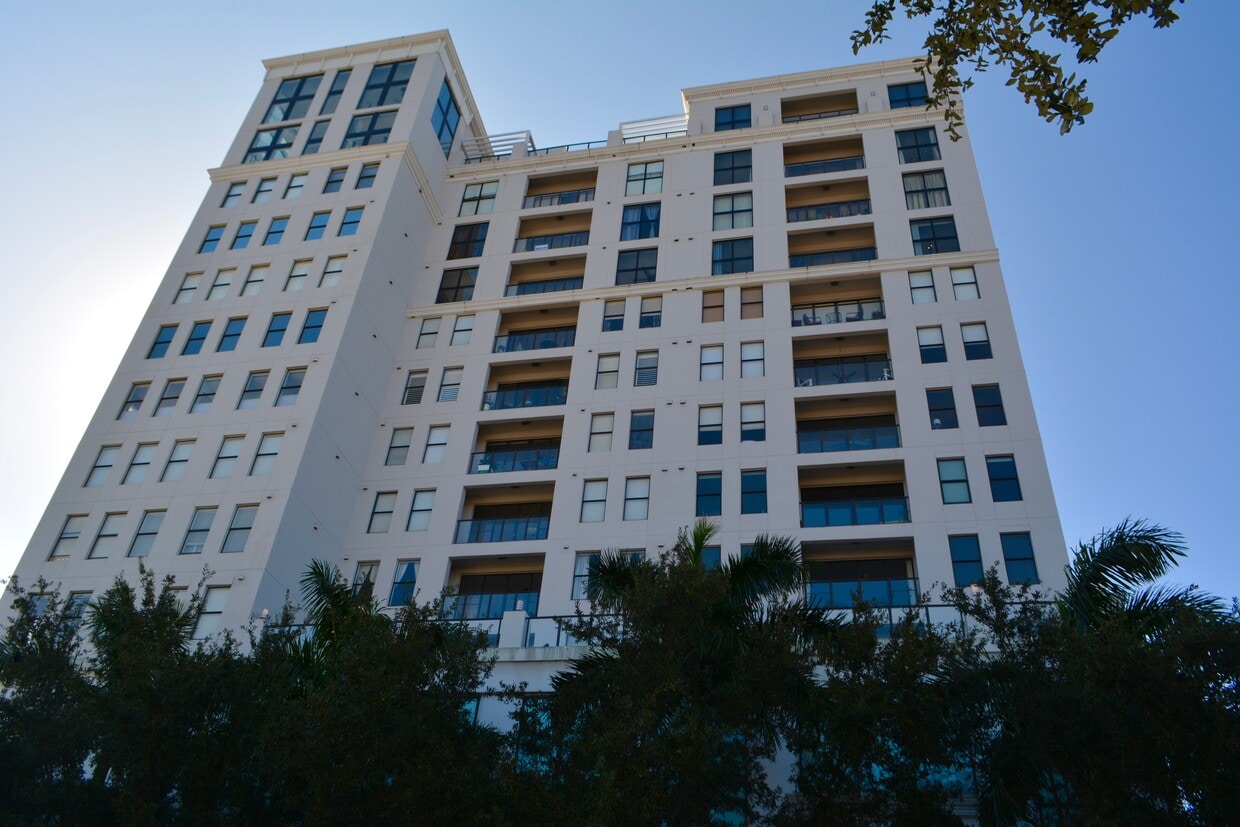 Front of Buildin - 226 5th Ave N