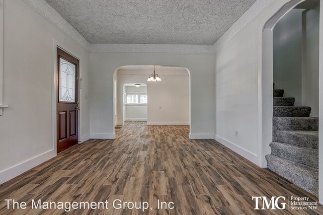 Building Photo - 3 br, 1 bath House - 315 W McLoughlin Boul...