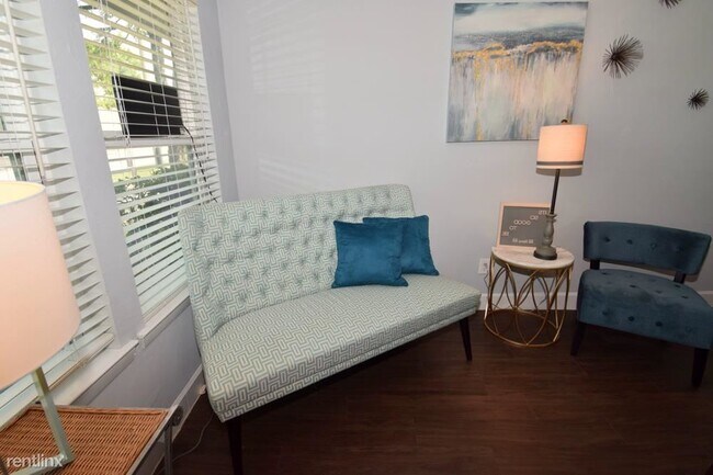 Building Photo - 1 br, 1 bath Condo - 5304 Edgewater Dr Fla...