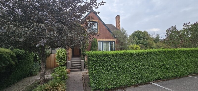 Foto principal - 3622 13th Ave S