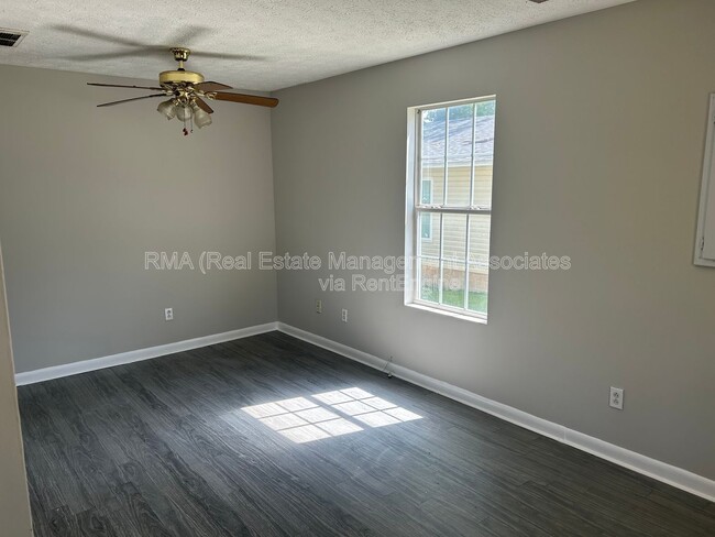 Building Photo - 305 E Quilly St