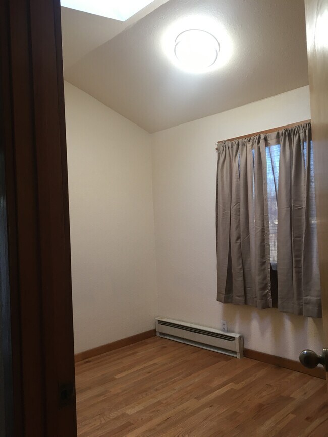 Bedroom with skylight/ceiling window - 2544 Kincaid St