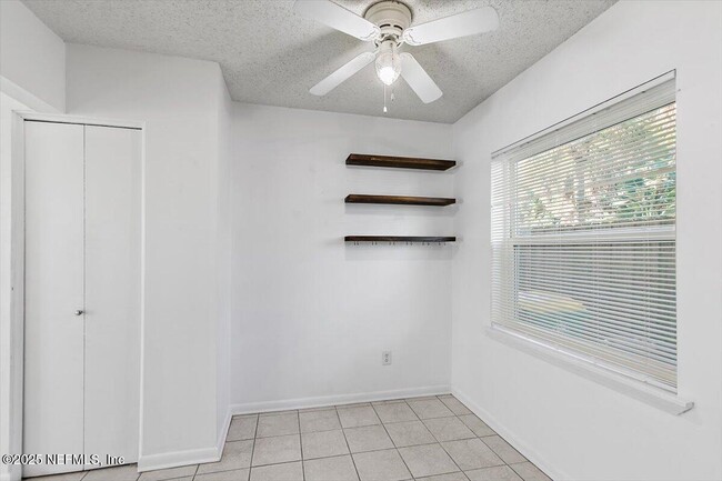 Building Photo - 902 2nd St S