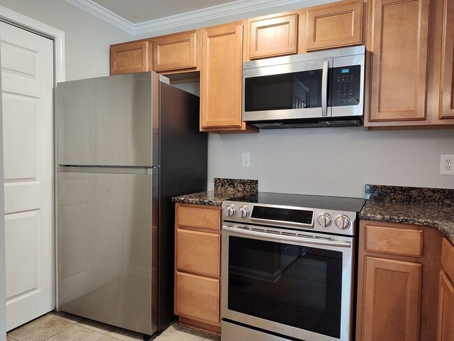 Building Photo - Move in Ready Condo located in The Renaiss...