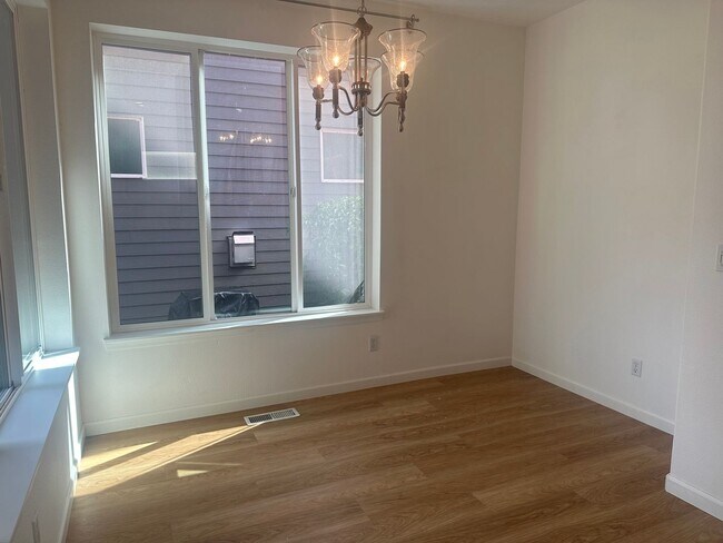 Foto del edificio - 3 Bedroom Beaverton Home with A/C!