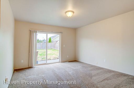 Building Photo - 1301 S 92nd St