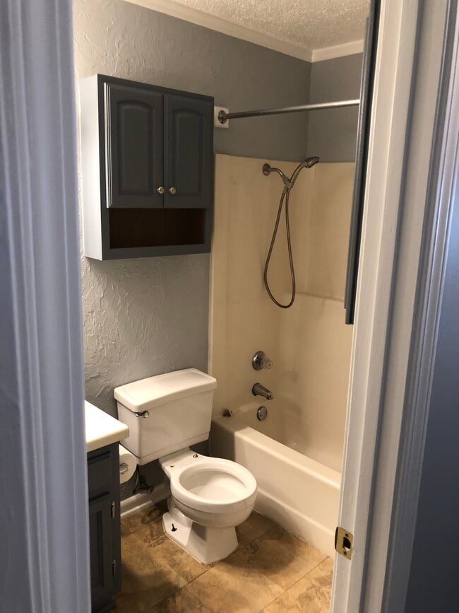 Foto del edificio - 12 Oak Forest Pl