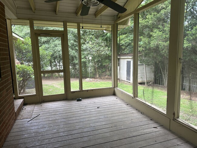 Building Photo - 60 Oak Ave