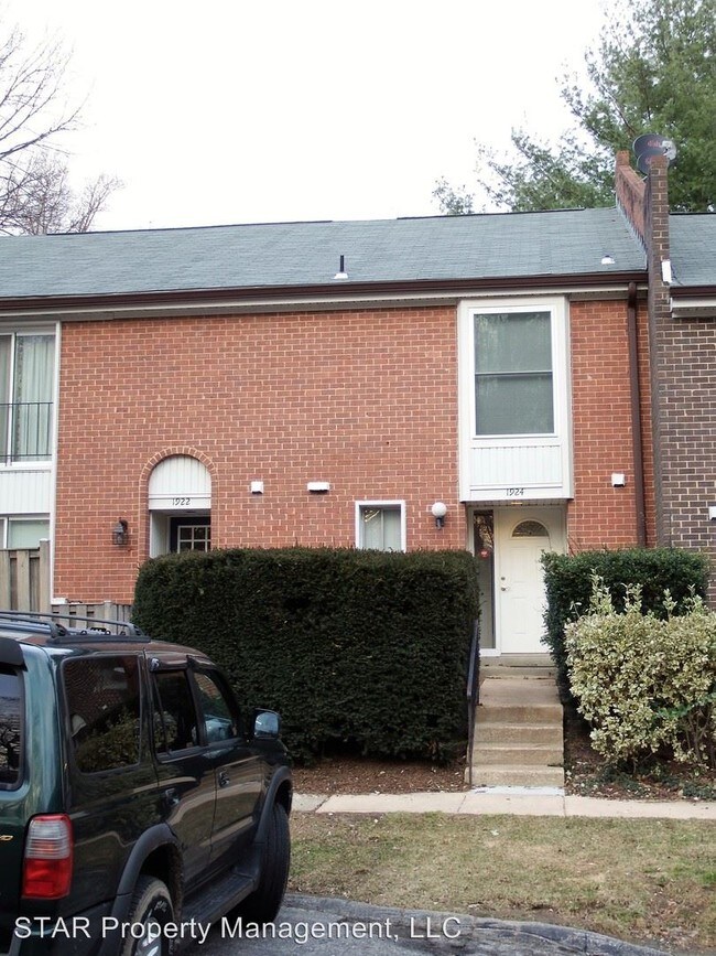 Building Photo - 2 br, 2.5 bath House - 1924 Green Haven