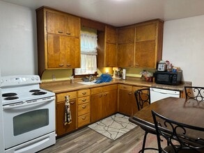 Building Photo - 513 Putnam Dr