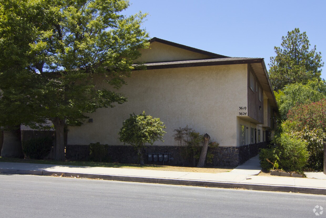 Building Photo - 3610-3732 Dana St