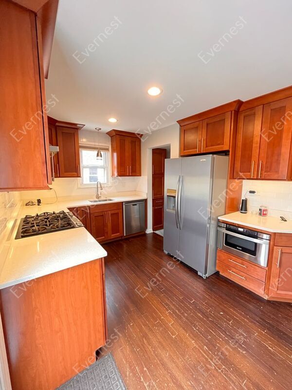 Foto del edificio - 2529 N Wilson Ave