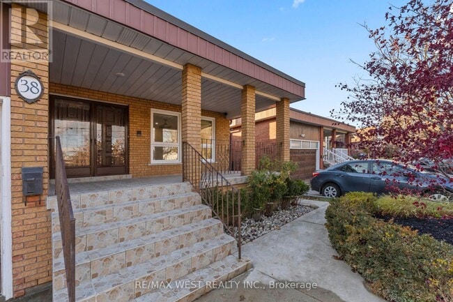 Building Photo - 38 Larchmere Ave