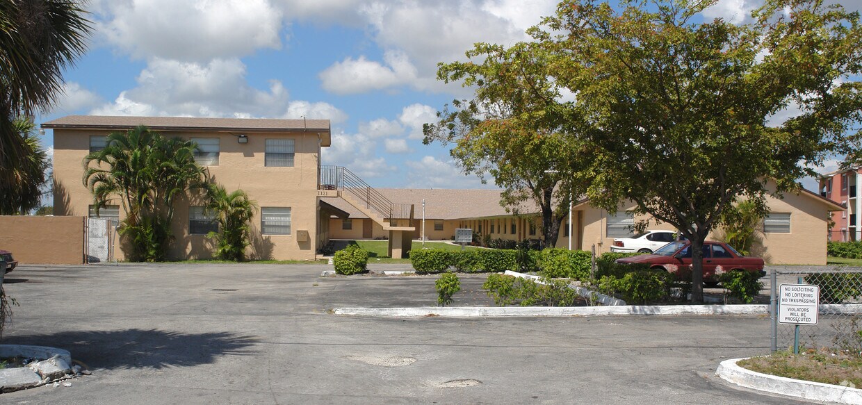 Primary Photo - 1121 NW 3rd Ave