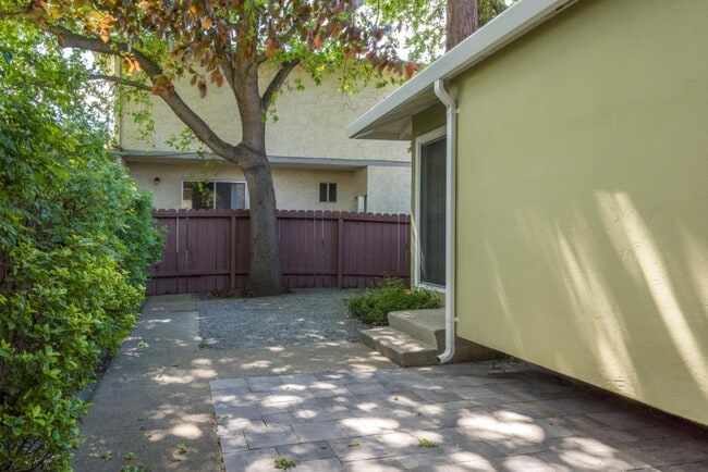 Building Photo - 505 Harrison Ave