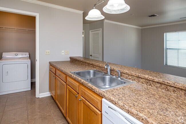 2BR, 2BA - 1080 FT - Cocina - Guidry Row Apartment Homes