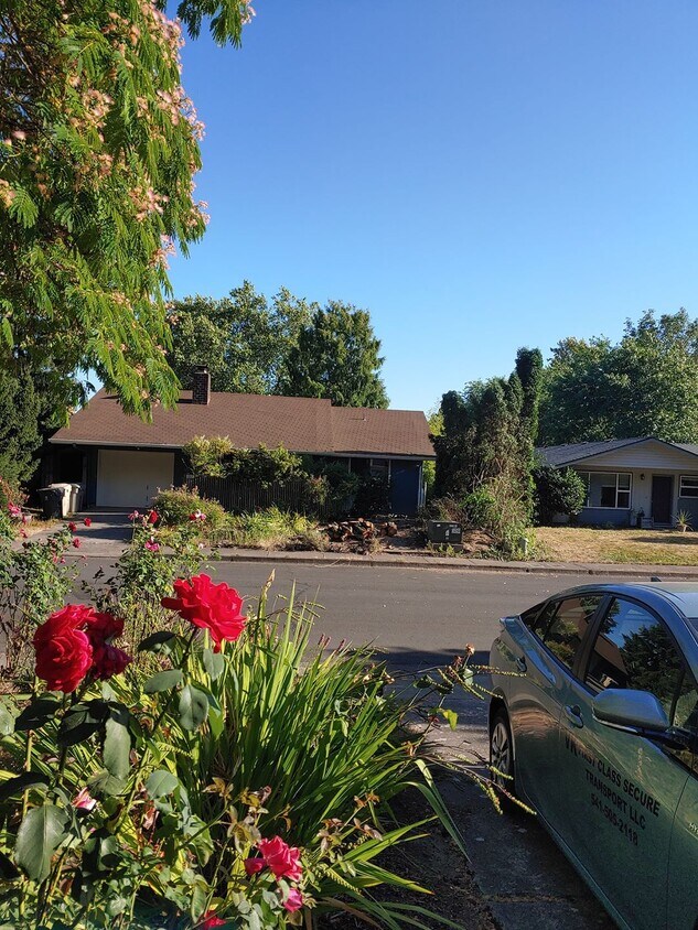 Primary Photo - 1843 SE Crystal Cir