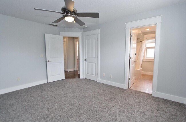 Foto del edificio - Adorable Craftsman Style Home