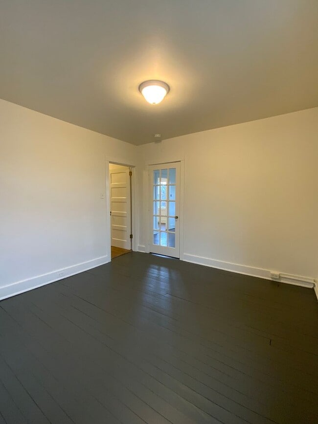 Building Photo - 1405 Oregon Pike