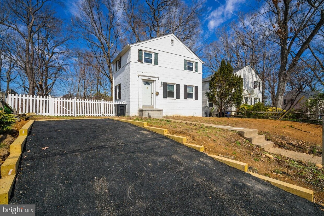 Primary Photo - 1048 S Edison St
