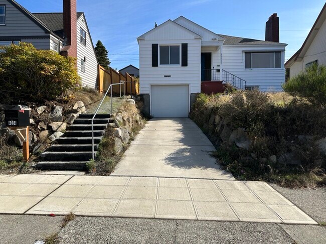 Photo - 4026 45th Ave SW House