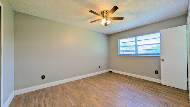Foto del edificio - 2 bedroom 2 bath with an updated kitchen, ...